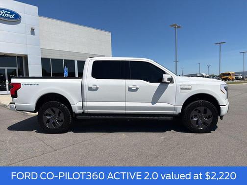 Star White Metallic Tri-Coat 2022 Ford F-150 Lightning LARIAT