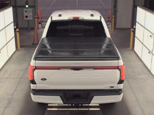 Star White Metallic Tri-Coat 2022 Ford F-150 Lightning LARIAT