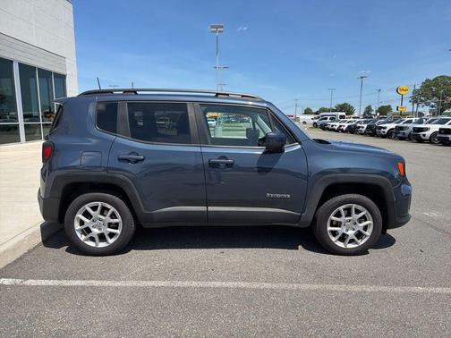 Slate Blue Pearlcoat 2021 Jeep Renegade Latitude
