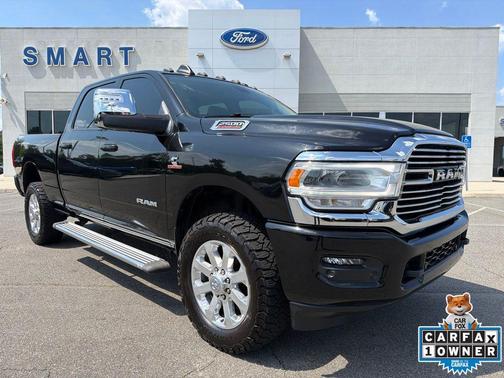 Diamond Black Crystal Pearlcoat 2023 RAM 2500 Laramie Crew Cab 4x4 6'4' Box