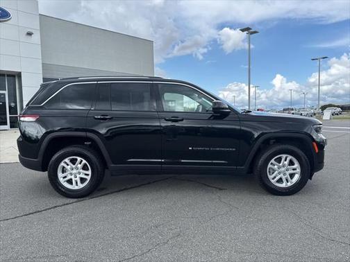 2022 Jeep Grand Cherokee Laredo