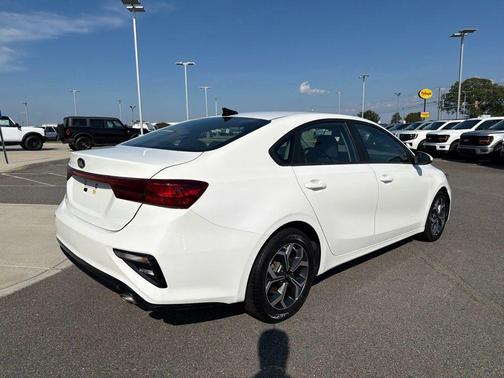 Clear White 2021 Kia Forte LXS