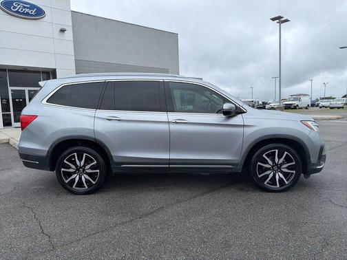 Lunar Silver Metallic 2019 Honda Pilot Elite