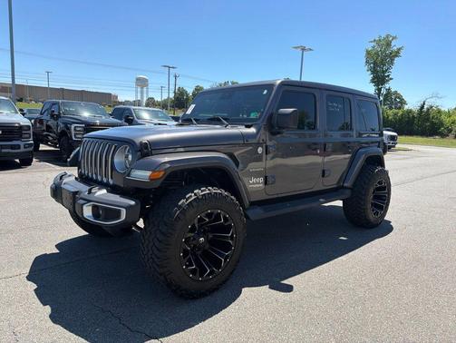 Granite Crystal Metallic Clearcoat 2019 Jeep Wrangler Unlimited Sahara
