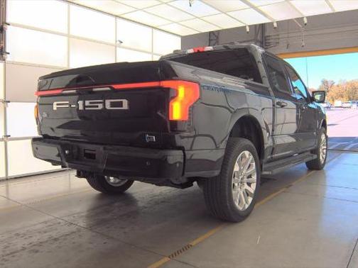 2022 Ford F-150 Lightning LARIAT