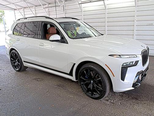 Mineral White Metallic 2024 BMW X7 xDrive40i