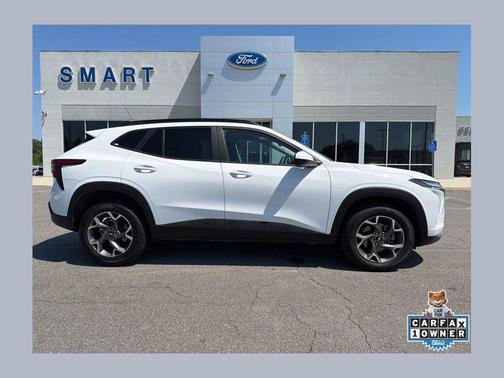 Summit White 2025 Chevrolet Trax LT