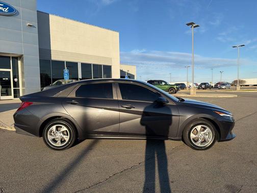 2021 Hyundai ELANTRA SE