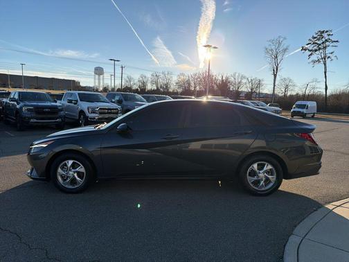 2021 Hyundai ELANTRA SE