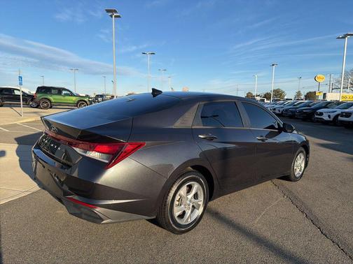 2021 Hyundai ELANTRA SE