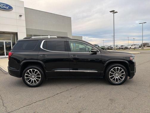 2022 GMC Acadia Denali