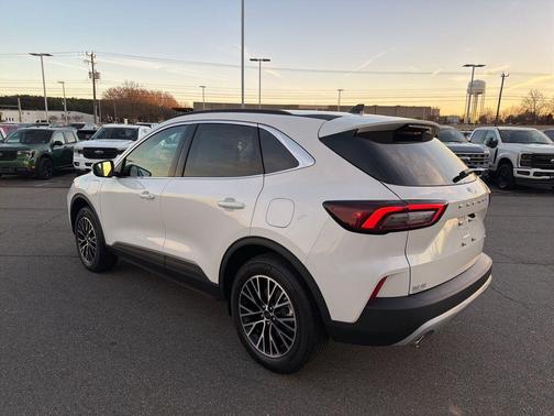 2026 Ford Escape PHEV SE