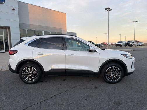 2026 Ford Escape PHEV SE