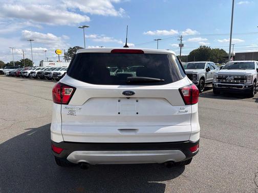 White Platinum Metallic Tri-Coat 2019 Ford Escape SE