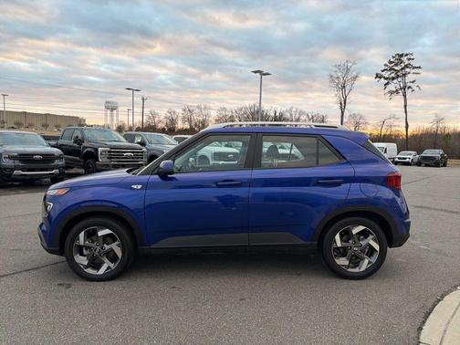 2024 Hyundai VENUE SEL