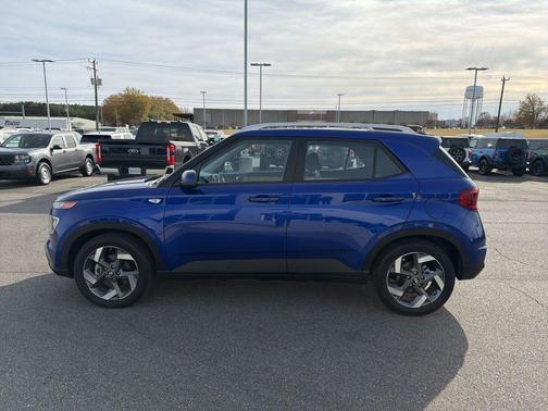 2024 Hyundai VENUE SEL