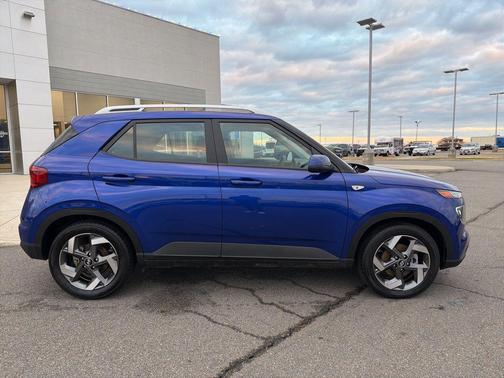 2024 Hyundai VENUE SEL