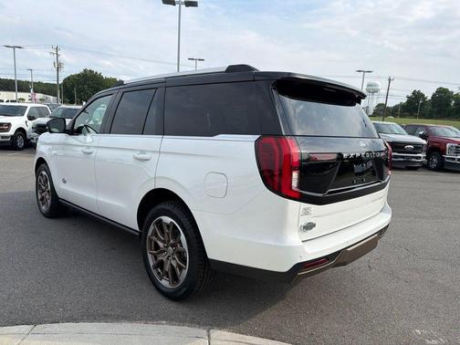 Star White Metallic Tri-Coat 2026 Ford Expedition King Ranch