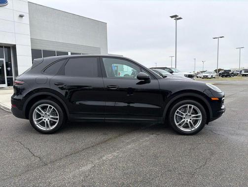 Black 2021 Porsche Cayenne Cayenne