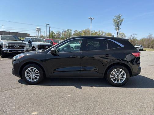 Black Metallic 2022 Ford Escape SE