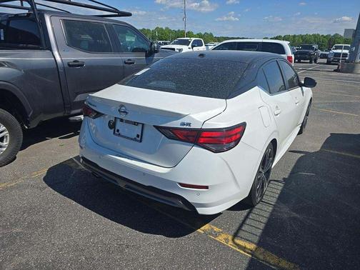 Aspen White/Super Black 2020 Nissan Sentra SR
