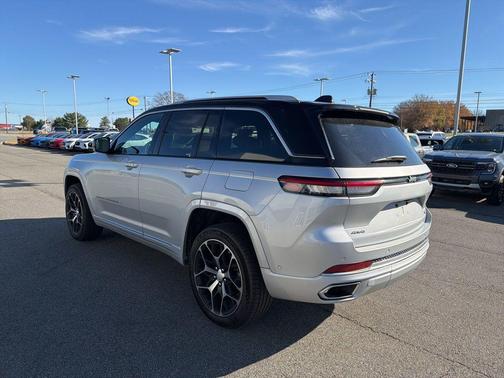 2022 Jeep Grand Cherokee Summit