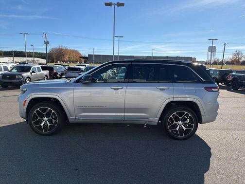 2022 Jeep Grand Cherokee Summit