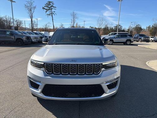 2022 Jeep Grand Cherokee Summit