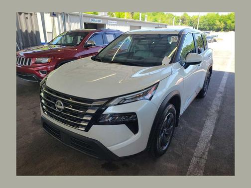 Everest White Pearl 2024 Nissan Rogue SV