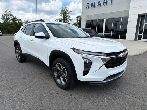 Summit White 2025 Chevrolet Trax LT