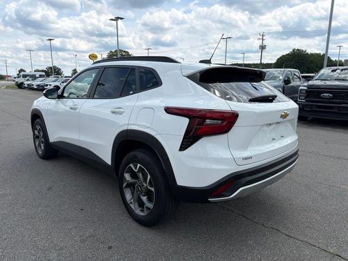 Summit White 2025 Chevrolet Trax LT