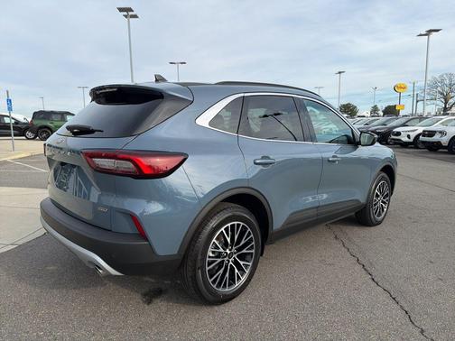 2026 Ford Escape PHEV SE