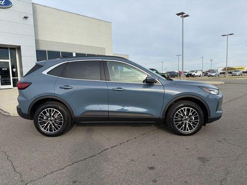 2026 Ford Escape PHEV SE