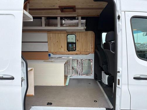 Arctic White 2021 Mercedes-Benz Sprinter 2500 High Roof