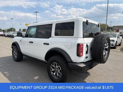 Oxford White 2025 Ford Bronco Badlands