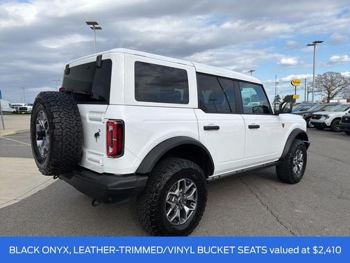 Oxford White 2025 Ford Bronco Badlands