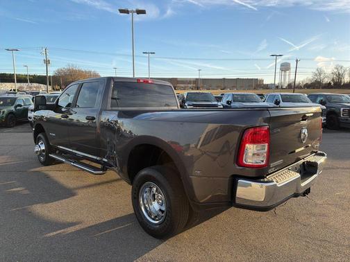 2024 RAM 3500 Big Horn Crew Cab 4x4 8' Box