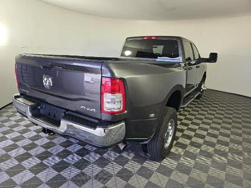 2024 RAM 3500 Big Horn Crew Cab 4x4 8' Box