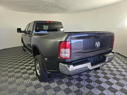 2024 RAM 3500 Big Horn Crew Cab 4x4 8' Box