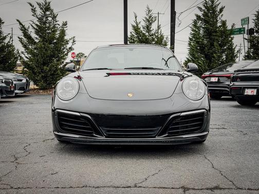 2019 Porsche 911 Carrera