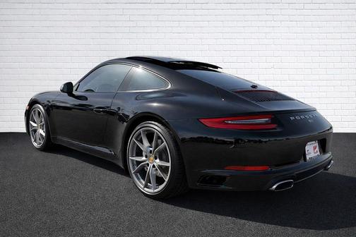 2019 Porsche 911 Carrera