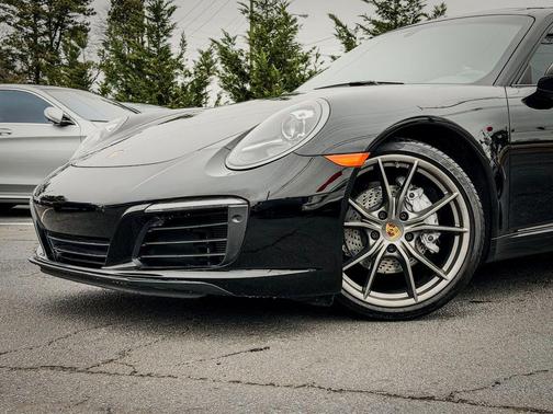 2019 Porsche 911 Carrera