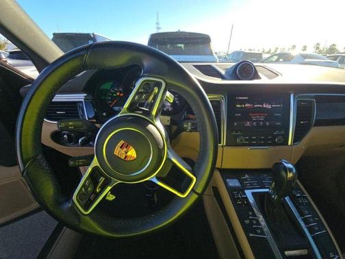 2018 Porsche Macan Base