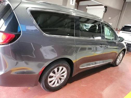 2018 Chrysler Pacifica Touring-L