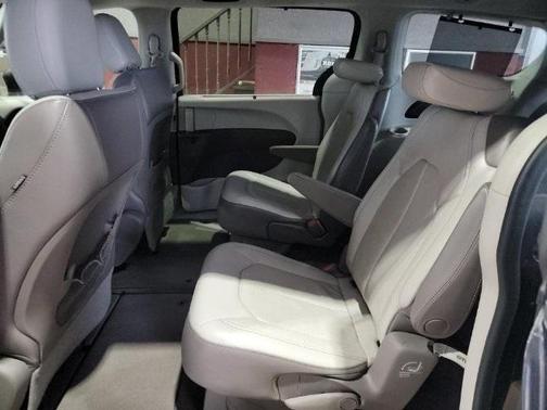 2018 Chrysler Pacifica Touring-L