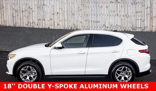 2021 Alfa Romeo Stelvio Base
