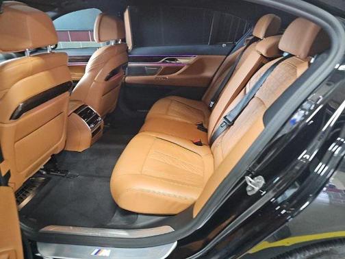 2022 BMW 740 i xDrive