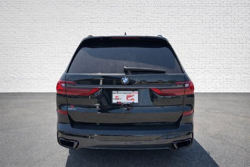 Black Sapphire Metallic 2022 BMW X7 xDrive40i