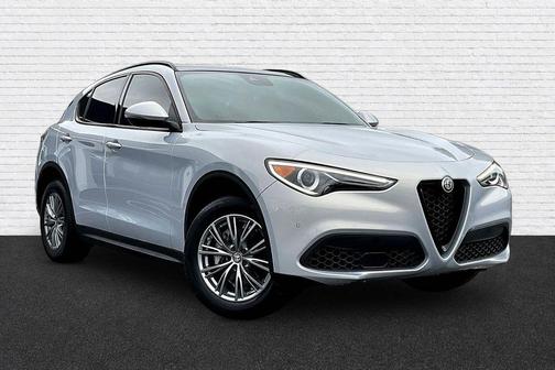 Moonlight Gray Metallic 2022 Alfa Romeo Stelvio Sprint