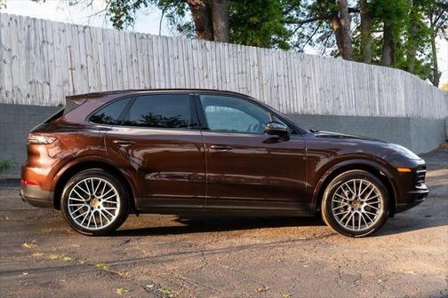 2023 Porsche Cayenne Platinum Edition